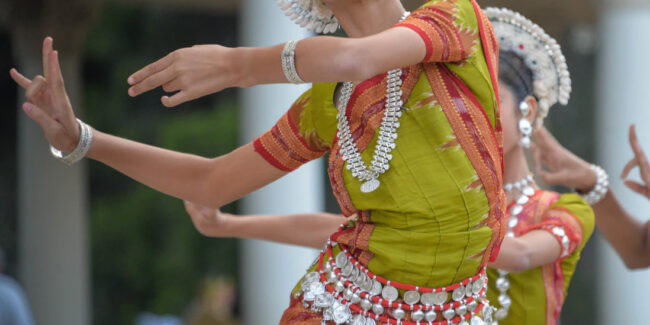 india-dancer-tour-travel